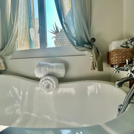Maison La Boheme Parenthese Enchantee Au Coeur Du Charme, Petit-dejeuner De Reve * Vias