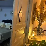 Maison La Boheme Parenthese Enchantee Au Coeur Du Charme, Petit-dejeuner De Reve B&B 비아스
