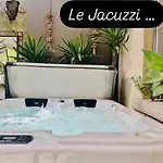 Maison La Boheme Parenthese Enchantee Au Coeur Du Charme, Petit-dejeuner De Reve B&B 비아스