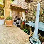 Maison La Boheme Parenthese Enchantee Au Coeur Du Charme, Petit-dejeuner De Reve B&B 비아스