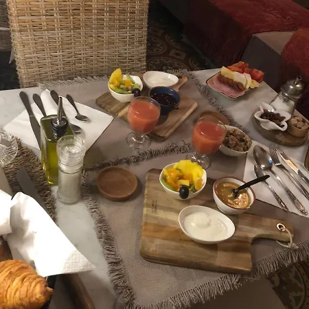 Bed & Breakfast Maison La Boheme Parenthese Enchantee Au Coeur Du Charme, Petit-dejeuner De Reve