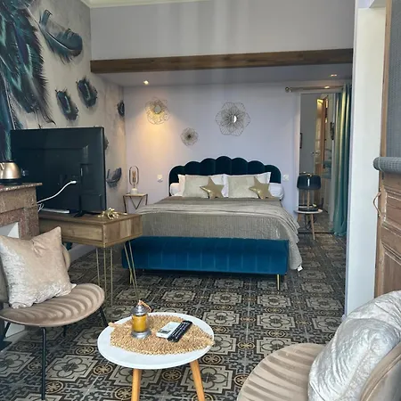 Maison La Bohème Parenthèse Enchantée Au Cœur Du Charme, Petit-déjeuner De Rêve Couette-café