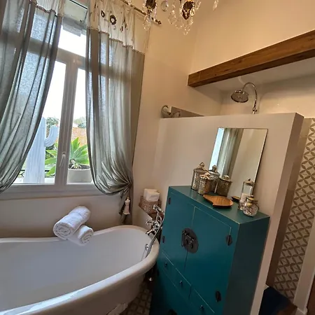 Bed & Breakfast Maison La Boheme Parenthese Enchantee Au Coeur Du Charme, Petit-dejeuner De Reve *