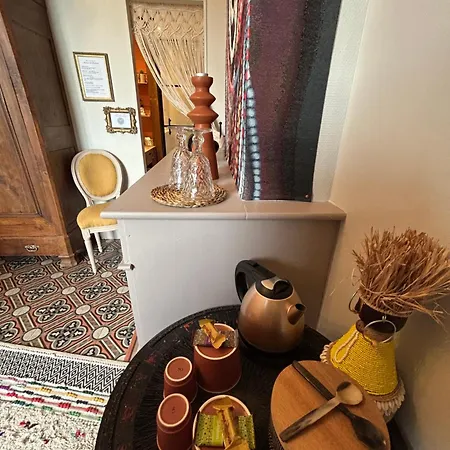 Couette-café Maison La Bohème Parenthèse Enchantée Au Cœur Du Charme, Petit-déjeuner De Rêve