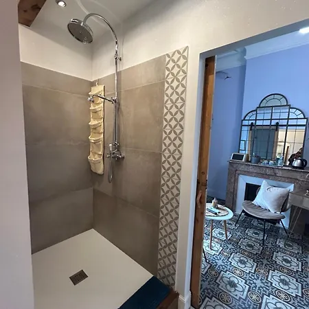 Maison La Boheme Parenthese Enchantee Au Coeur Du Charme, Petit-dejeuner De Reve Bed & Breakfast Vias