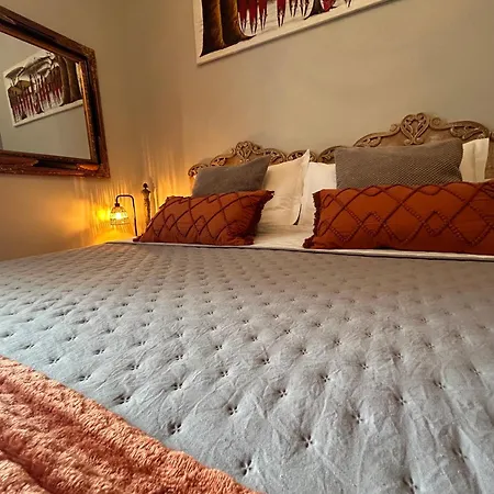 Couette-café Maison La Boheme Jacuzzi *