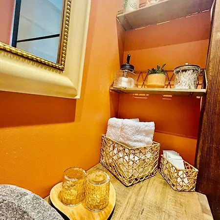 Couette-café Maison La Bohème Parenthèse Enchantée Au Cœur Du Charme, Petit-déjeuner De Rêve Vias