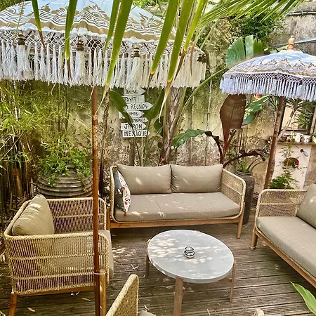 Maison La Boheme Parenthese Enchantee Au Coeur Du Charme, Petit-dejeuner De Reve Bed & Breakfast Vias