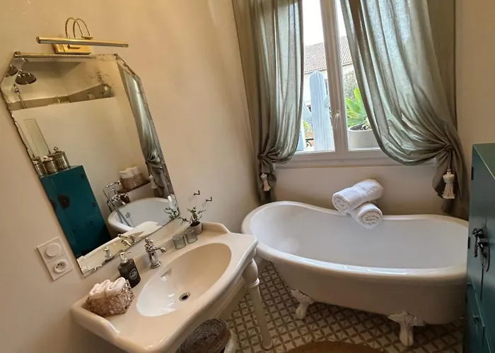 Maison La Boheme Parenthese Enchantee Au Coeur Du Charme, Petit-dejeuner De Reve Vias