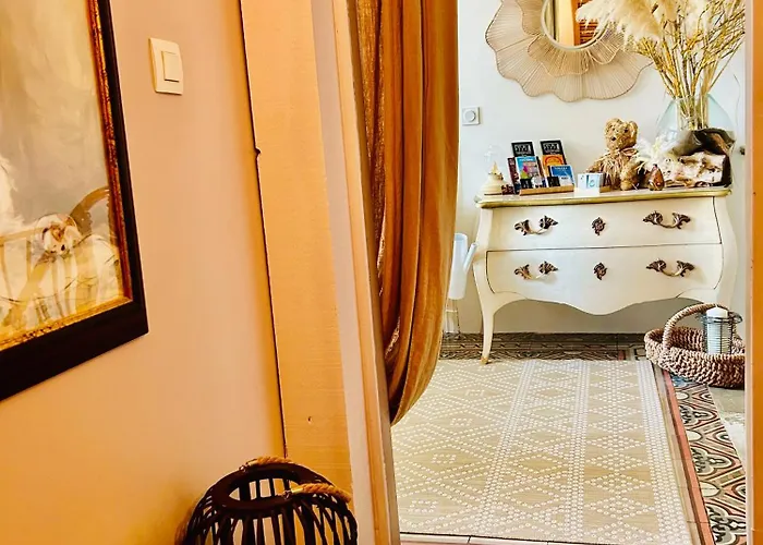 Maison La Boheme Parenthese Enchantee Au Coeur Du Charme, Petit-dejeuner De Reve Vias