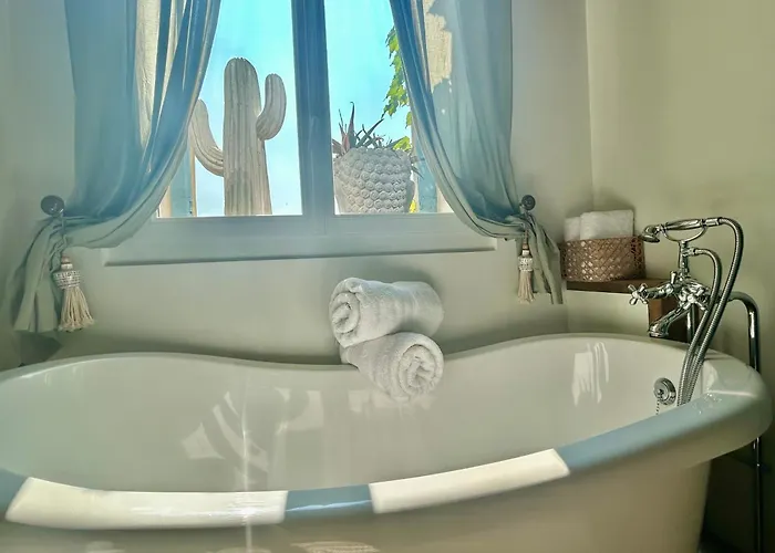 Maison La Boheme Parenthese Enchantee Au Coeur Du Charme, Petit-dejeuner De Reve *