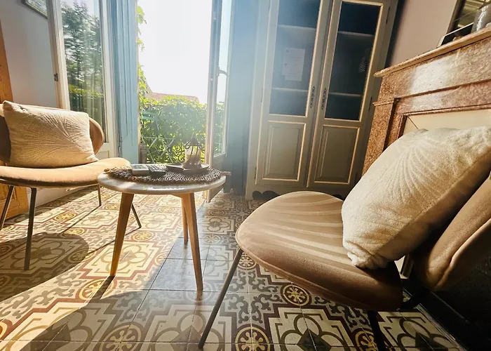Maison La Boheme Parenthese Enchantee Au Coeur Du Charme, Petit-dejeuner De Reve Bed and Breakfast Vias