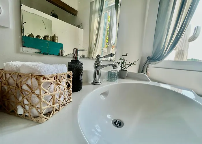 Maison La Boheme Parenthese Enchantee Au Coeur Du Charme, Petit-dejeuner De Reve * Vias